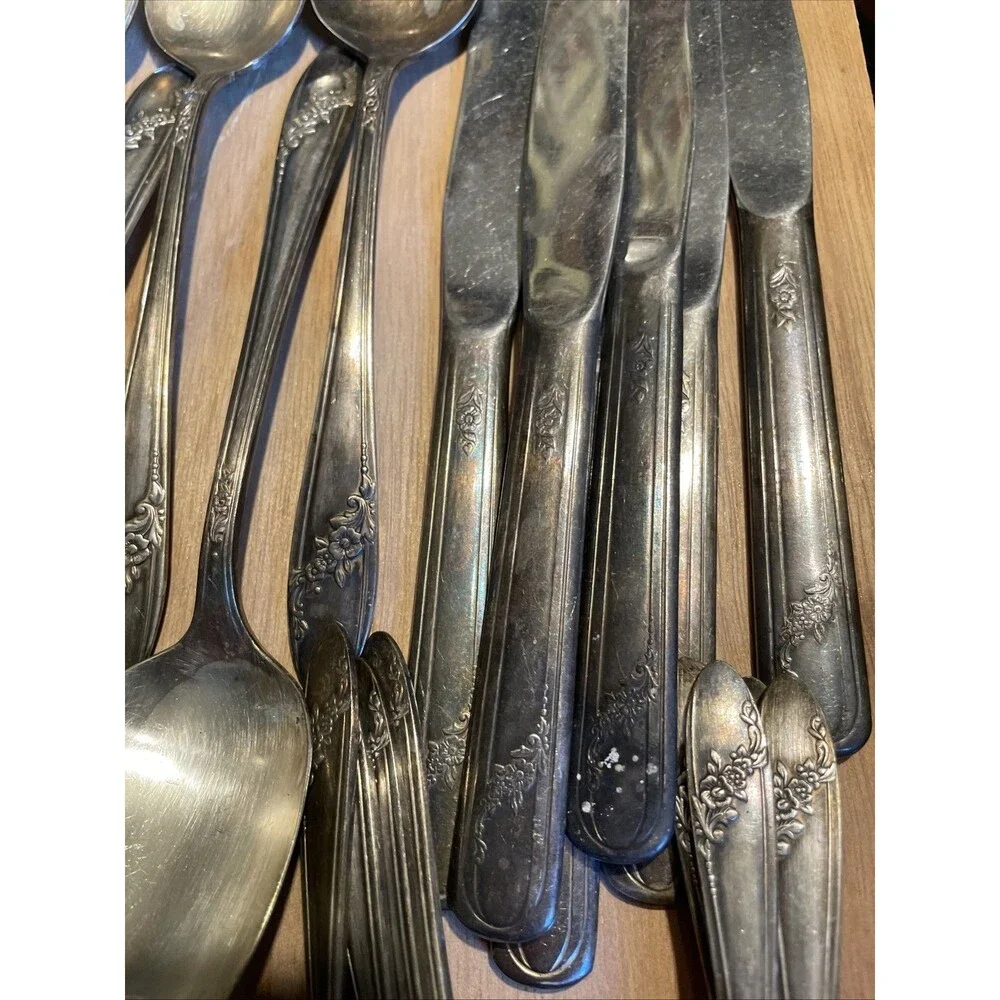 Queen Bess II Oneida Community Tudor Plate Flatware Lot Spoons Forks 32 Pcs